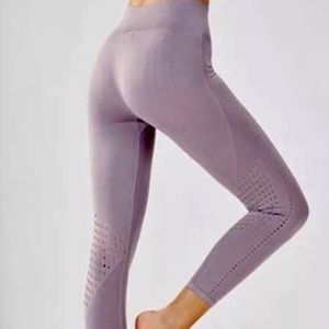 NWT Fabletics Delta Capri Tights in Dusty Lavender